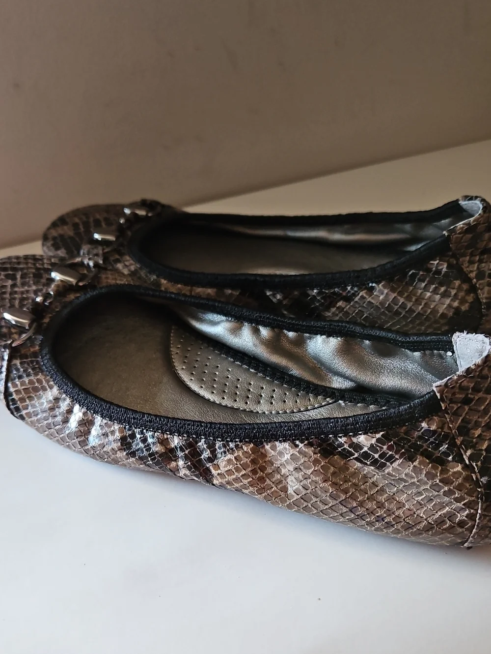 NWOT ME TOO LIMBO SNAKESKIN BALLET FLATS SZ 6.5